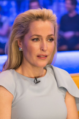 Gillian Anderson pic #840575