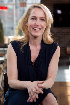 Gillian Anderson pic #680901