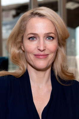 Gillian Anderson pic #680921