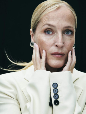 Gillian Anderson pic #1337281