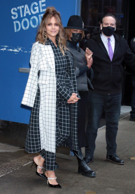 photo 9 in Halle Berry gallery [id1283596] 2021-11-28 00:00:00