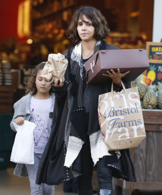 Halle Berry pic #753983