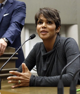 Halle Berry pic #634195