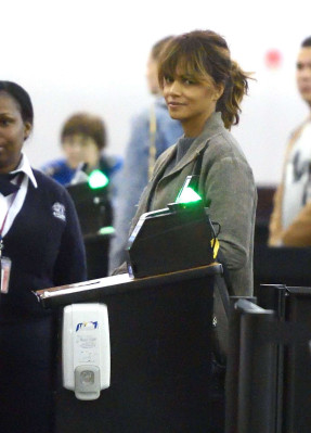 Halle Berry pic #814300