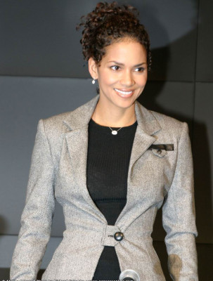 Halle Berry pic #24944