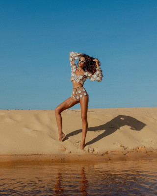 photo 4 in Izabel Goulart gallery [id1371285] 2025-05-09 00:00:00