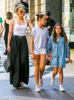 Jennifer Lopez pic #1049119