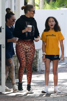 Jennifer Lopez pic #1200350