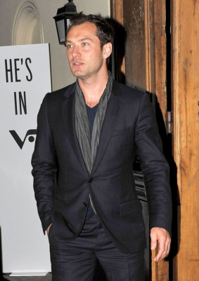 photo 19 in Jude Law gallery [id510425] 2012-07-15 00:00:00