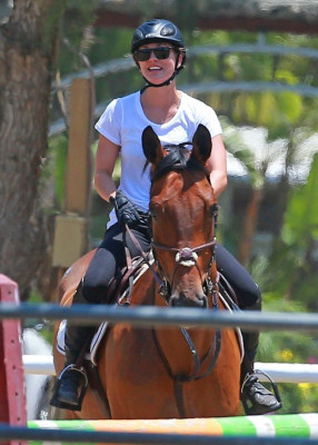 photo 8 in Kaley Cuoco gallery [id631880] 2013-09-17 00:00:00