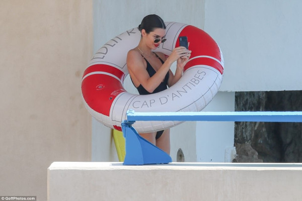 Kendall Jenner pic #1036777