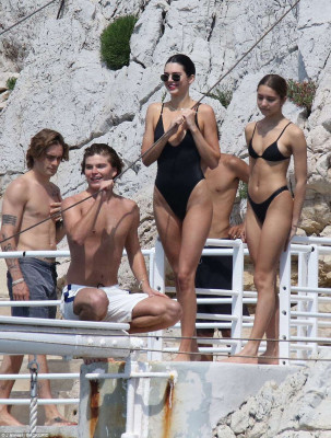 Kendall Jenner pic #1036774