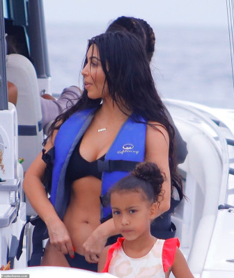 Kim Kardashian pic #1148384
