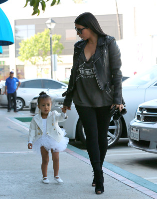 Kim Kardashian pic #777548