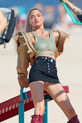 Martha Hunt pic #951389