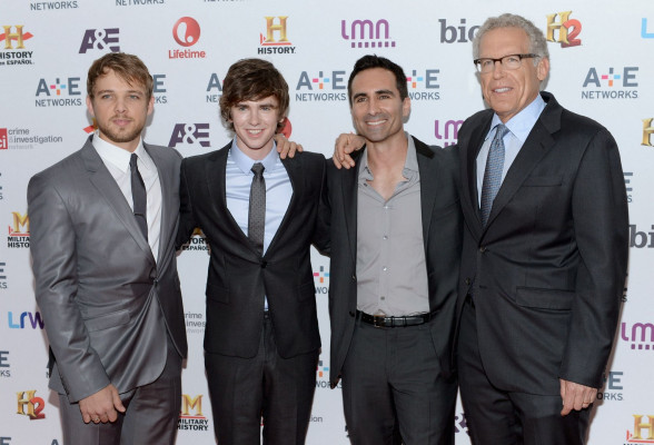 photo 15 in Max Thieriot gallery [id1237633] 2020-10-28 00:00:00