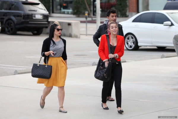 photo 28 in Miley Cyrus gallery [id420541] 2011-11-18 00:00:00