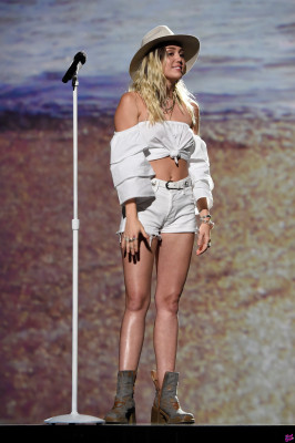 Miley Cyrus pic #936303