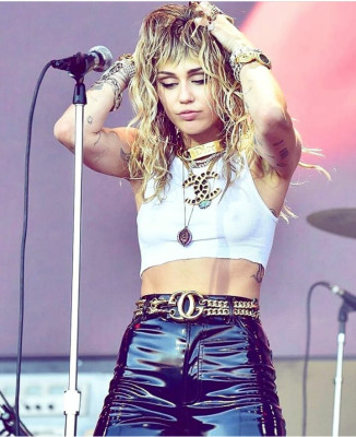 Miley Cyrus pic #1209959