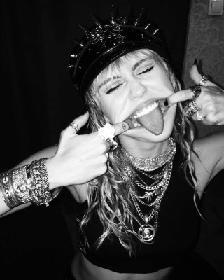 Miley Cyrus pic #1166008