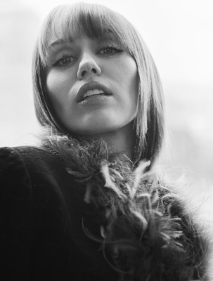 Miley Cyrus pic #1358732