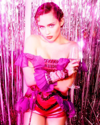 Miley Cyrus pic #1015122