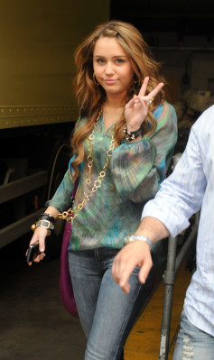 photo 16 in Miley Cyrus gallery [id158274] 2009-05-26 00:00:00