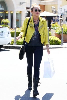 photo 4 in Miley gallery [id474409] 2012-04-12 00:00:00