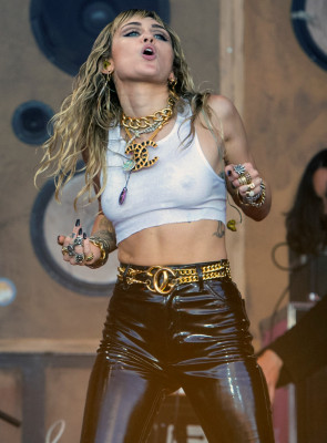Miley Cyrus pic #1151988