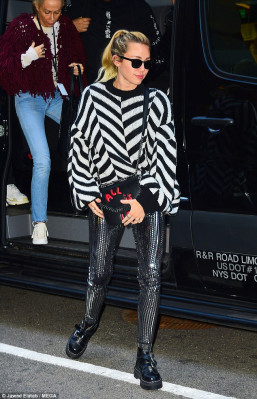 photo 12 in Miley Cyrus gallery [id1003625] 2018-01-30 00:00:00