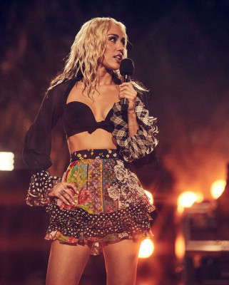 Miley Cyrus pic #1339207