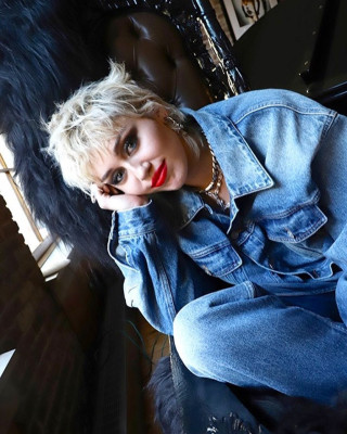 photo 12 in Miley Cyrus gallery [id1287570] 2021-12-16 00:00:00