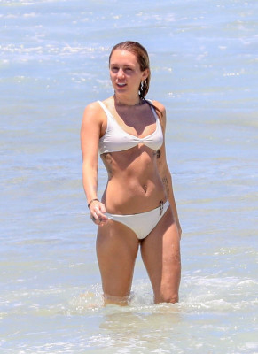 Miley Cyrus pic #998800
