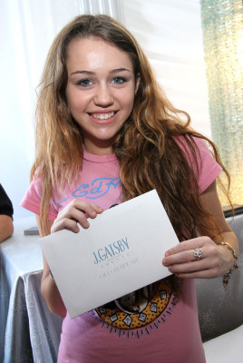 photo 7 in Miley Cyrus gallery [id148090] 2009-04-17 00:00:00
