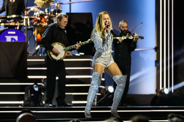 Miley Cyrus pic #1026188