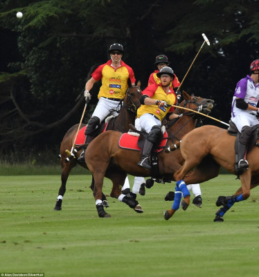 Prince Harry of Wales pic #950461