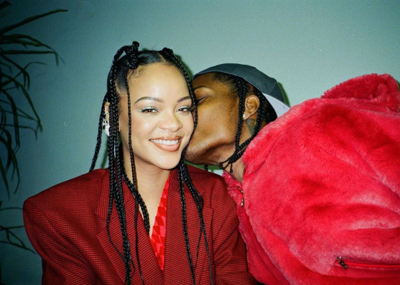 photo 4 in Rihanna gallery [id1290586] 2021-12-29 00:00:00