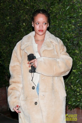 Rihanna pic #1239968
