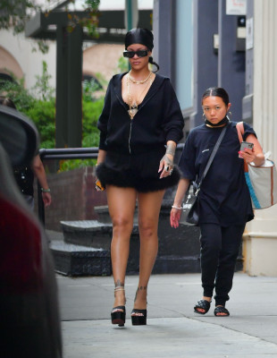 photo 3 in Rihanna gallery [id1273072] 2021-10-10 00:00:00
