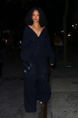 photo 6 in Rihanna gallery [id1272037] 2021-09-30 00:00:00