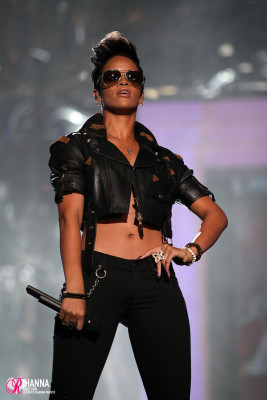 photo 12 in Rihanna gallery [id108909] 2008-09-11 00:00:00