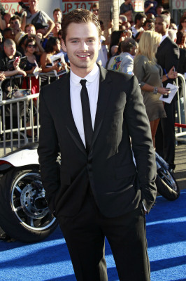 Sebastian Stan pic #755048