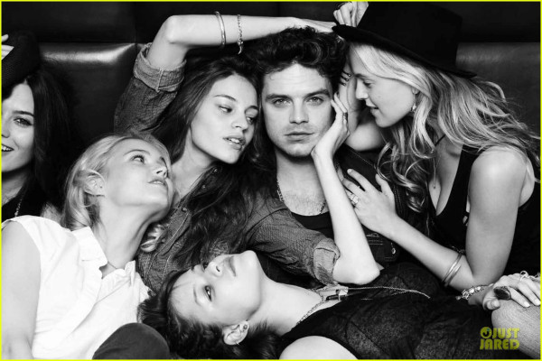 Sebastian Stan pic #731545