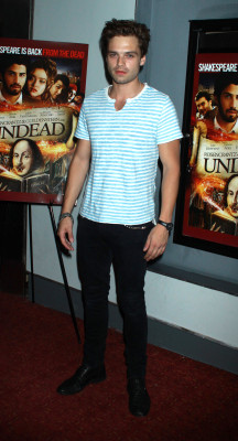 Sebastian Stan pic #757358