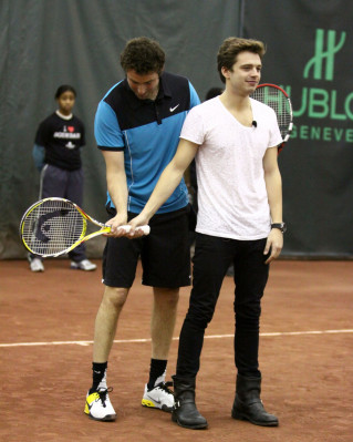 Sebastian Stan pic #740609