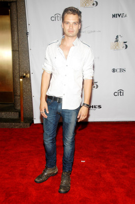 Sebastian Stan pic #770433
