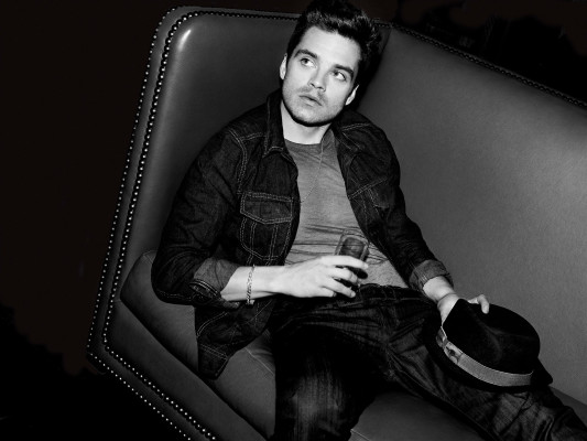 Sebastian Stan pic #760635