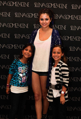 Selena Gomez pic #455041