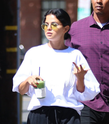 Selena Gomez pic #1091357