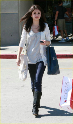 photo 7 in Selena Gomez gallery [id156299] 2009-05-15 00:00:00